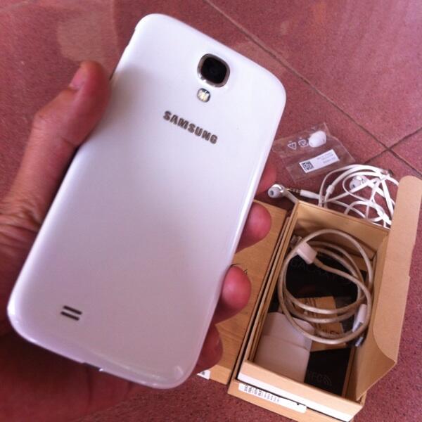 2nd Samsung S4 i9500 white pemakaian 6 bulan dijamin ori