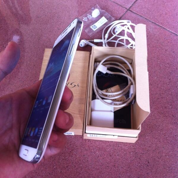 2nd Samsung S4 i9500 white pemakaian 6 bulan dijamin ori