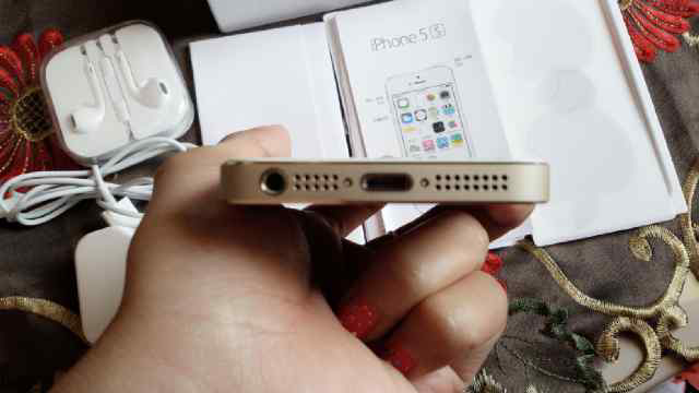 Iphone 5s 16gb FU Gold fullset garansi SES Yogyakarta COD REKBER
