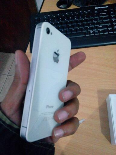 Iphone 4s 32GB Mulus Garansi Tcell, Barang Lelangan Kantor