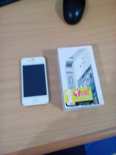 Iphone 4s 32GB Mulus Garansi Tcell, Barang Lelangan Kantor