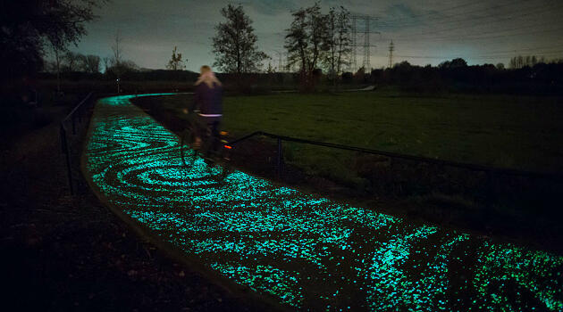 Keren, Jalur Sepeda Glow In The Dark Di Belanda