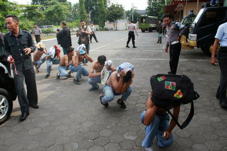 Berbagai Kenangan yang Mengingatkan Betapa Cupu-nya Kita Saat SMA