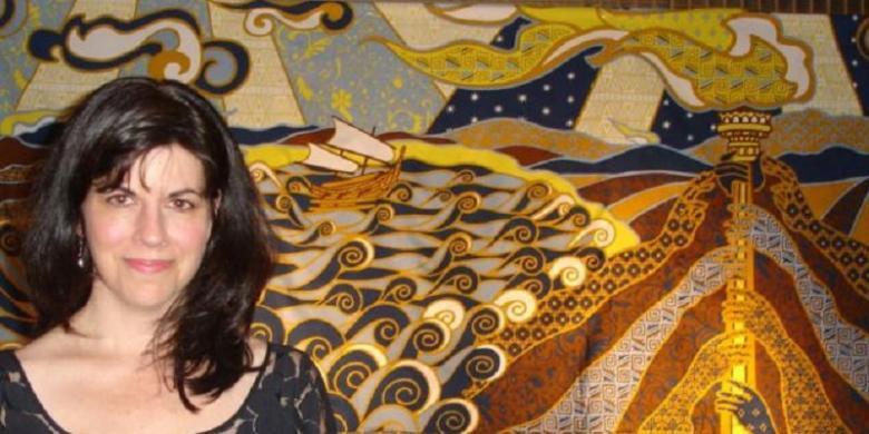Seniman Donna Backues Lestarikan Batik Indonesia di Amerika
