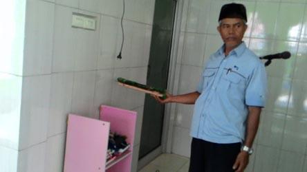 Serbu Mushola &amp; Rusak Tempat Al Qur'an Aparat Pemerintah Jokowi Hina &amp; Injak2 Islam