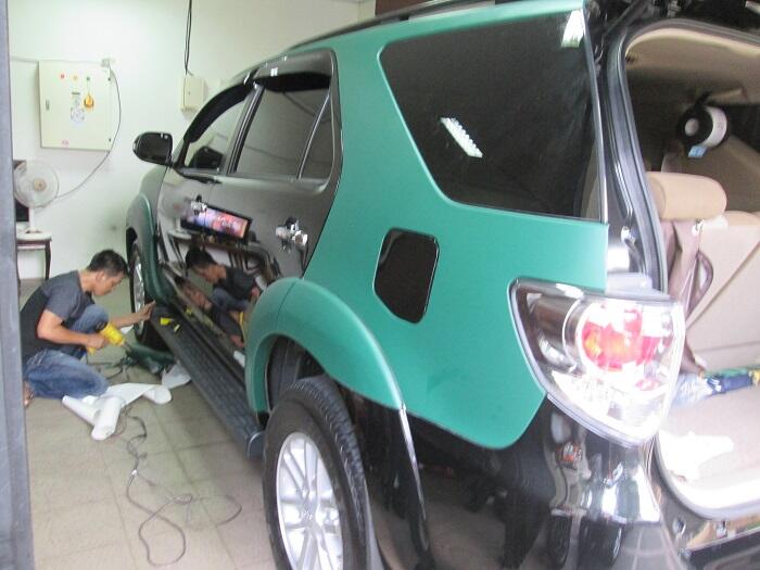 Cari Wrapping Mobil  FullBody Pakai Sticker  ORACAL  651 