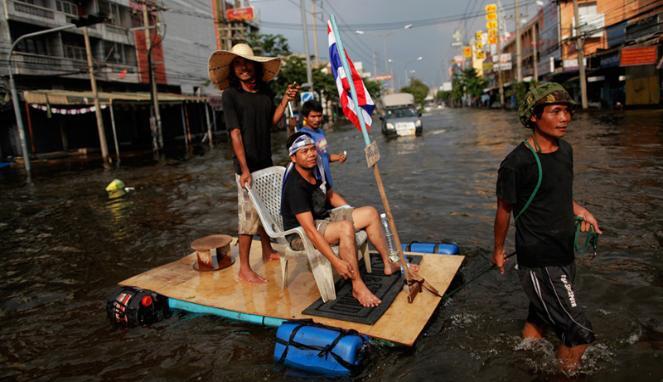 Nih Gan Kendaraan Unik Saat Musim Banjir Tiba 