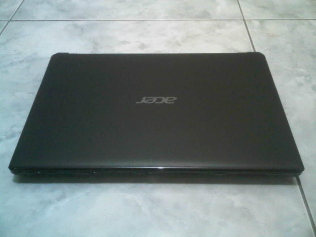 NETBOOK SLIM RINGAN HITAM GLOSY ACER V5-131 IVYBRIDGE HDD 320GB RAM 2GB PALEMBANG