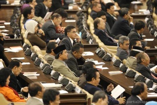 petani vs wakil rakyat(DPR,DPRD,dan pejabat lain)