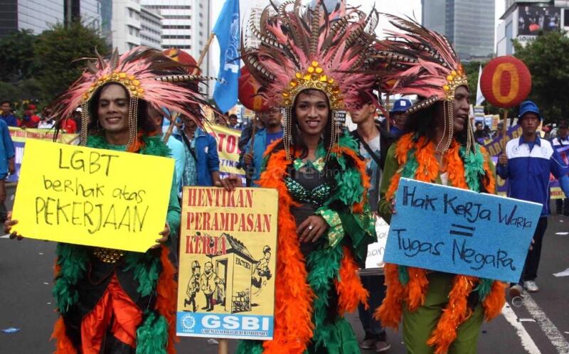 (Perjuangan Ivanboy ) Pemerintah Didesak Akui Keberadaan Waria