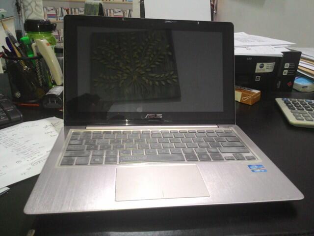 WTS ASUS 200E i3 Touchscreen