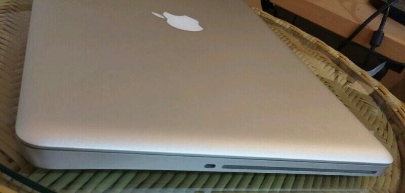 Apple Macbook pro mbp 15inch i7-266 4gb 500gb 512nVidia muraah gan
