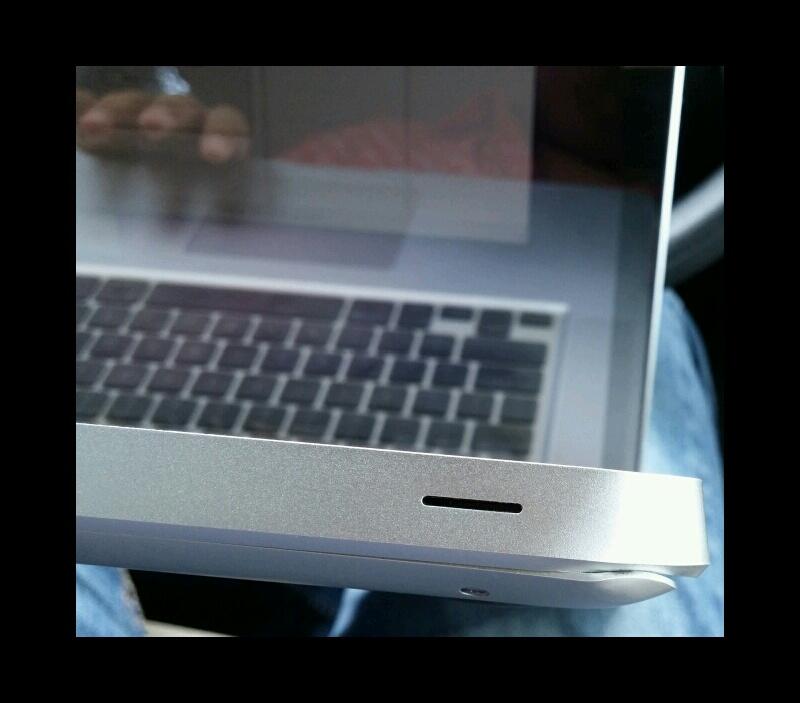 Apple Macbook pro mbp 15inch i7-266 4gb 500gb 512nVidia muraah gan