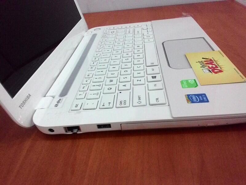 Toshiba L40 White. Core i3 & NVIDIA GT740M. Murah Gile! @AyukDeal.com