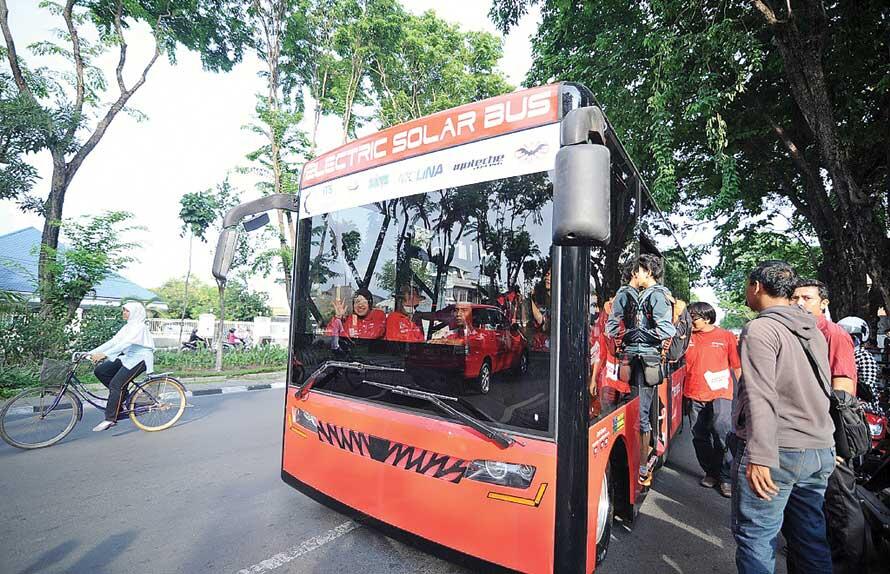 Yang Lain Ribut BBM Naik, Arek ITS Bikin Bus Listrik &#91;SURABAYA&#93;