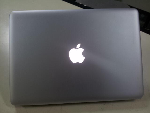 Apple MacBook Pro COre i7 Ram 8 GB