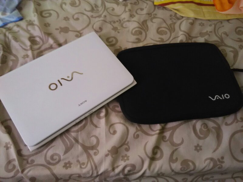 sony vaio white