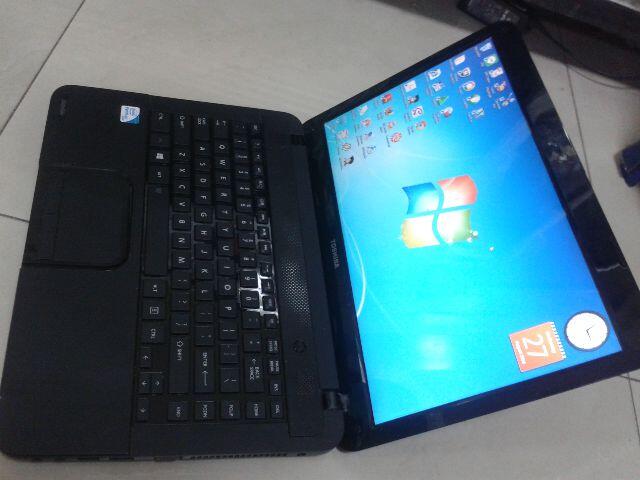 TOSHIBA SATELLITE C840-INTEL B90-WARNA MERAH MARUN MULUS COD BOGOR