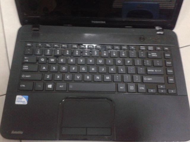 TOSHIBA SATELLITE C840-INTEL B90-WARNA MERAH MARUN MULUS COD BOGOR