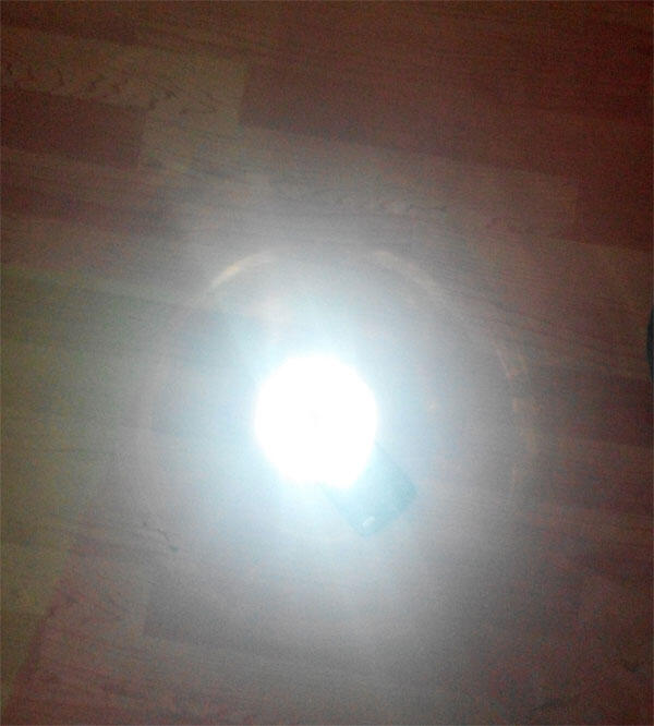 Keren gan, Bikin Lampu Darurat dari Botol dan Smartphone