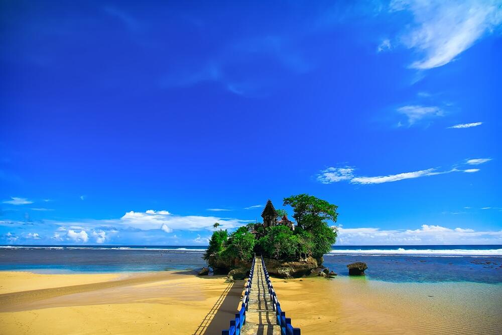 &#91;LANGKA&#93; Kekayaan Pantai Yang Belum Diketahui Banyak Orang di Jawa Timur