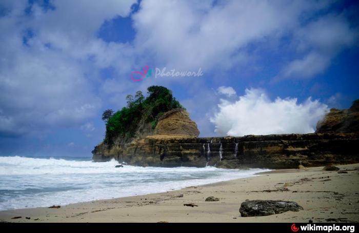 &#91;LANGKA&#93; Kekayaan Pantai Yang Belum Diketahui Banyak Orang di Jawa Timur