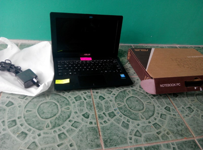 asus x200ma-kx156d 4gb quadcore edisi bersih bersih