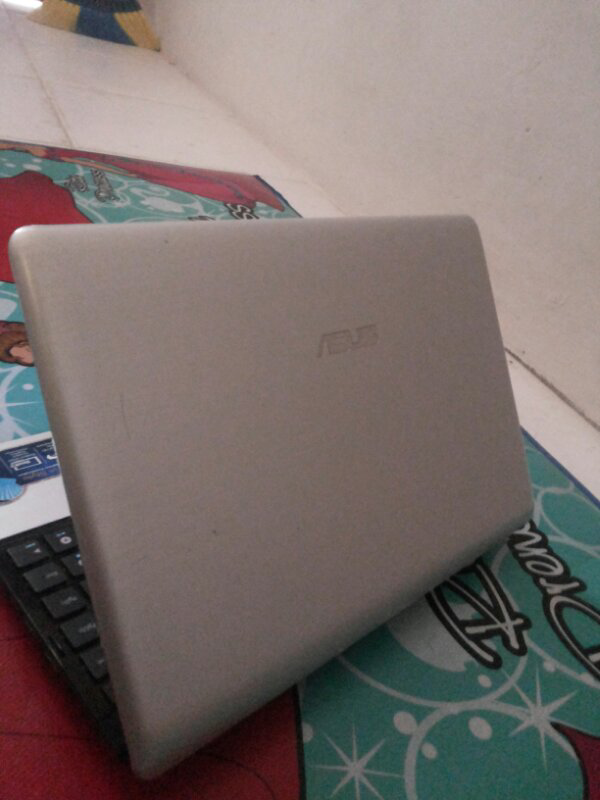 ASUS Eee PC 1215B