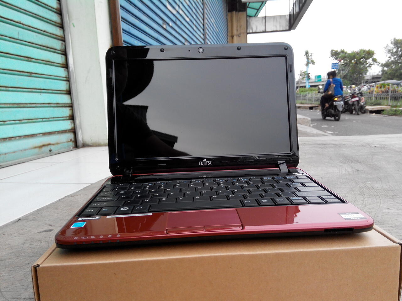 LAPTOP KECIL PERFORMA TANGGUH MERAH MEWAH MURAH VGA 1,5GB