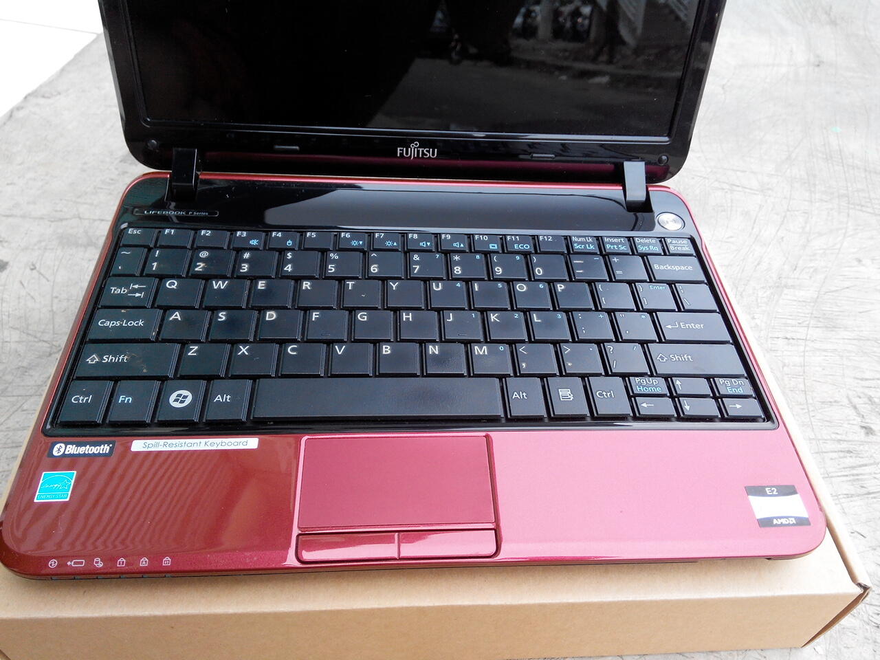 LAPTOP KECIL PERFORMA TANGGUH MERAH MEWAH MURAH VGA 1,5GB