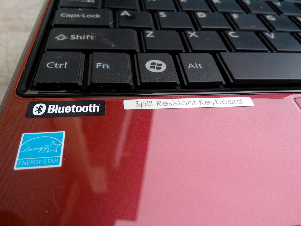 LAPTOP KECIL PERFORMA TANGGUH MERAH MEWAH MURAH VGA 1,5GB