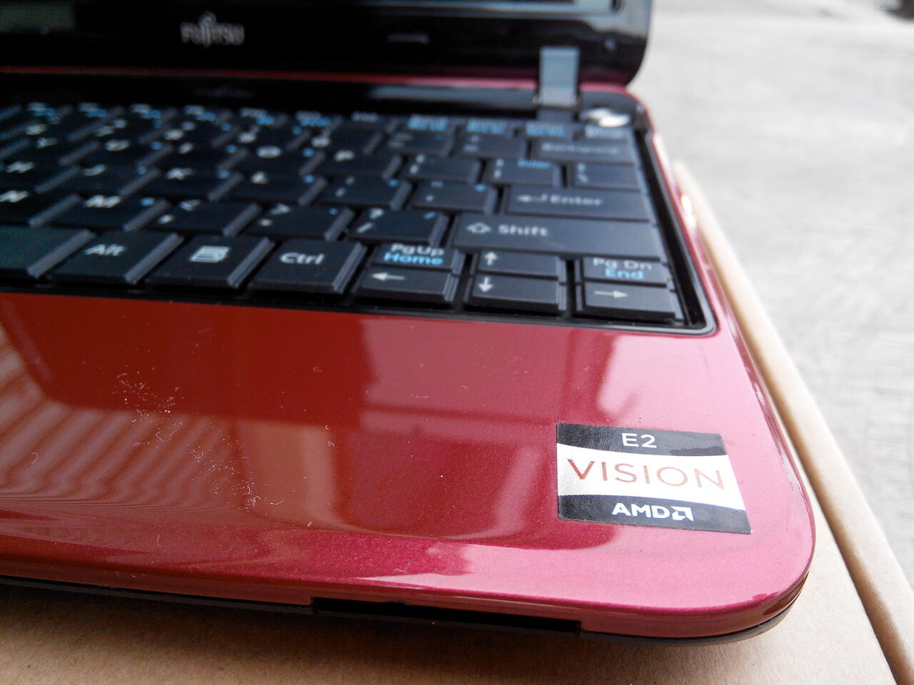 LAPTOP KECIL PERFORMA TANGGUH MERAH MEWAH MURAH VGA 1,5GB