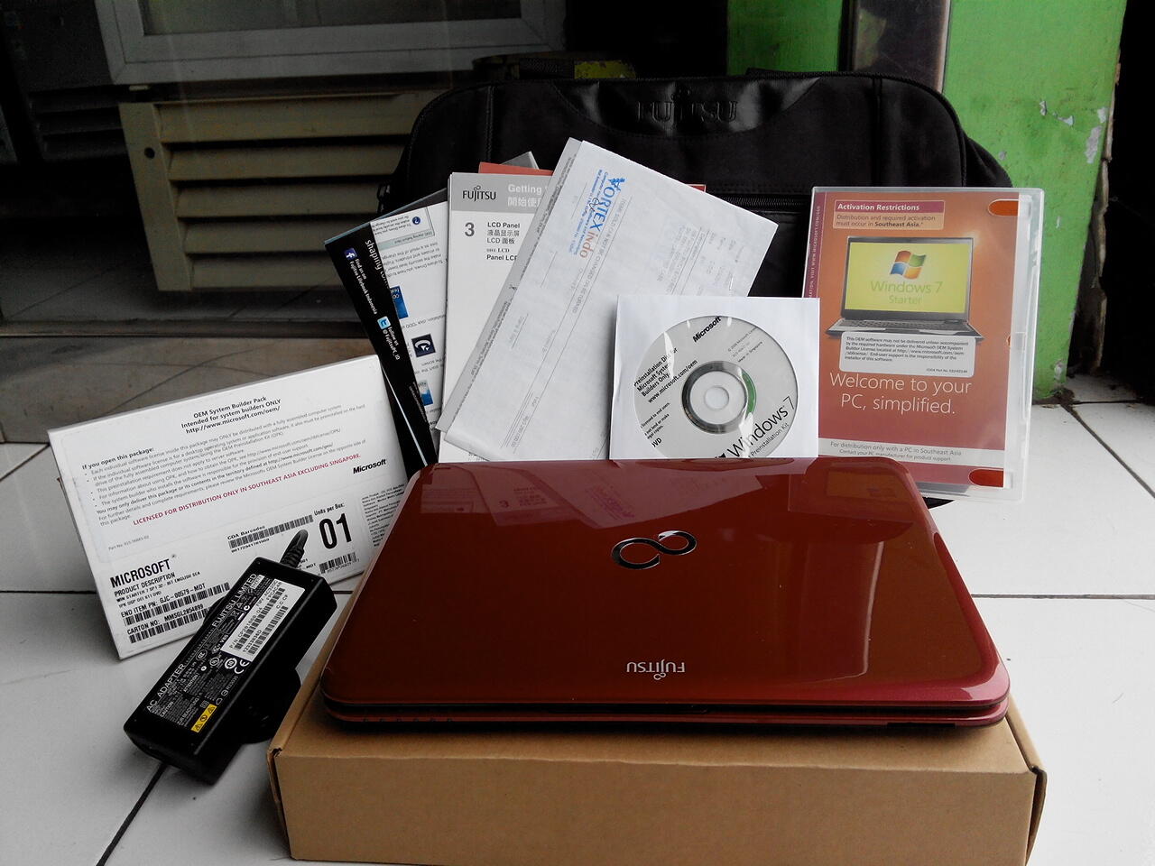 LAPTOP KECIL PERFORMA TANGGUH MERAH MEWAH MURAH VGA 1,5GB