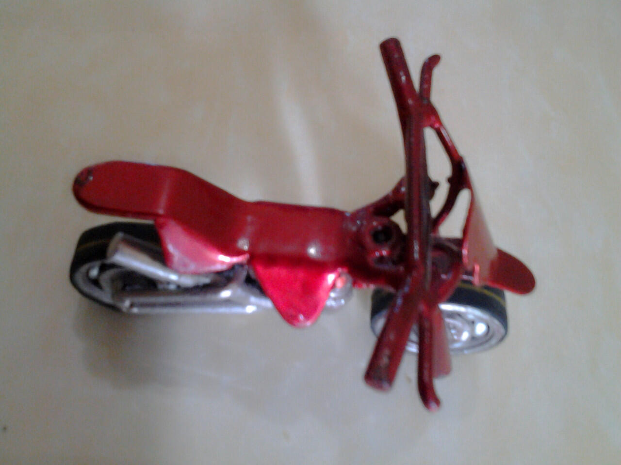 &#91;LAGI&#93; Unik: Miniatur sepeda motor dari rongsokan onderdil