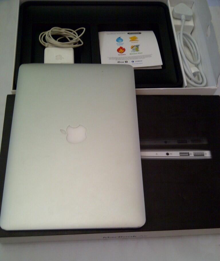 Macbook Air 13Inch core i5 SSD 256GB