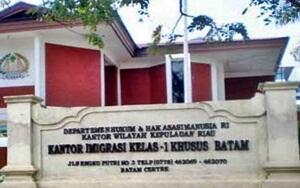 Urus Paspor di Imigrasi Batam "Ribet"