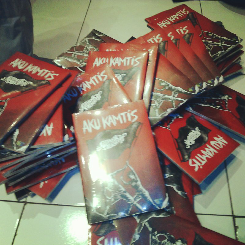 JUAL ALBUM KOLABORASOE ENDANK SOEKAMTI + BUKU AKU KAMTIS bonus STIKER PACK