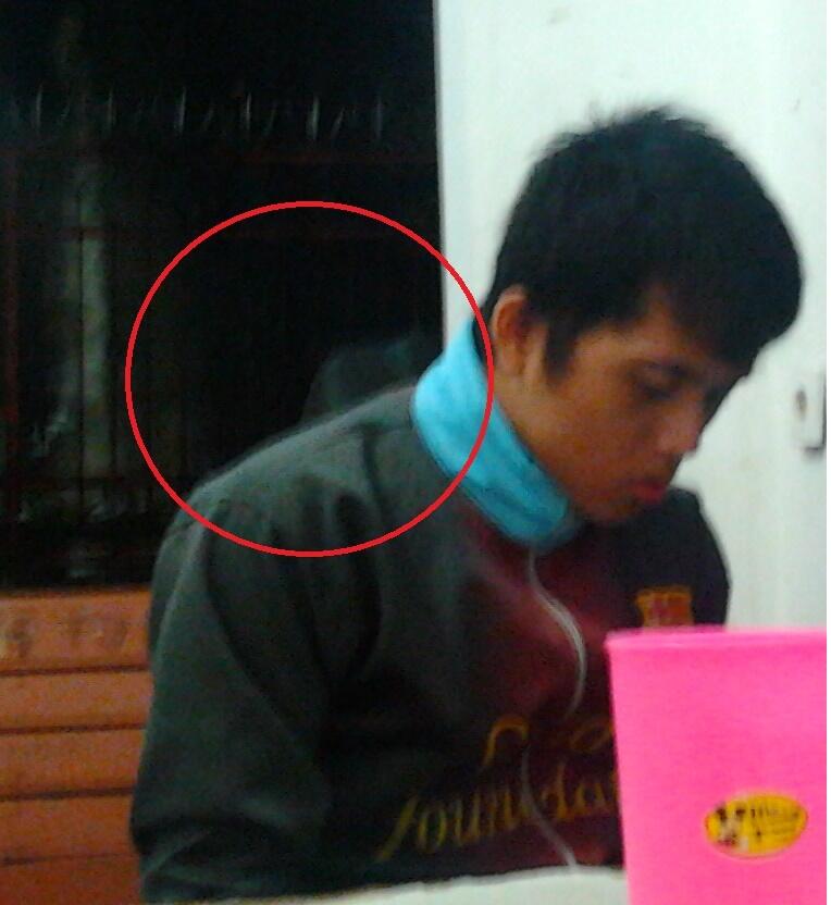 Gan,,,!!! Apakah ini gambar Penampakan...???