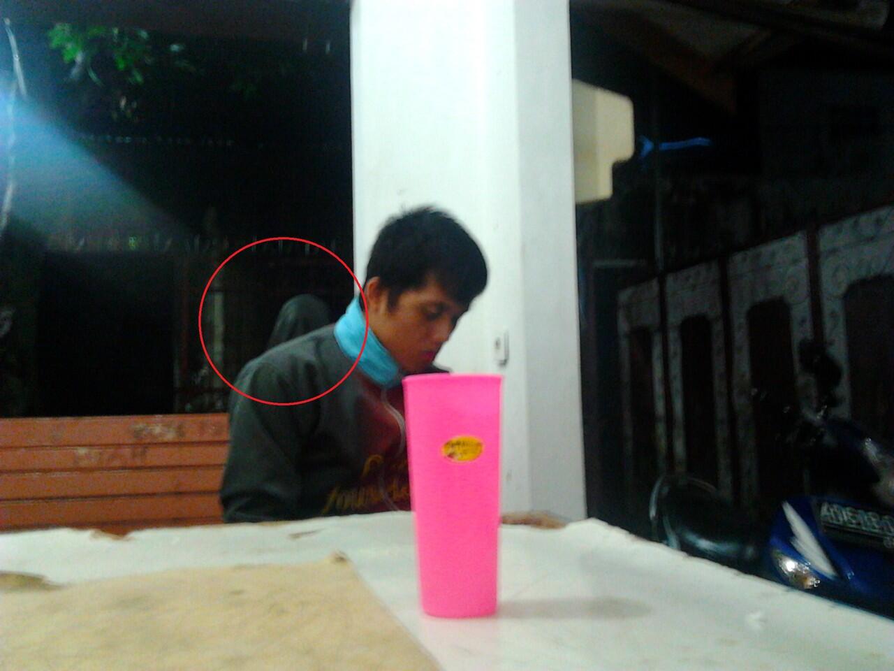 Gan,,,!!! Apakah ini gambar Penampakan...???