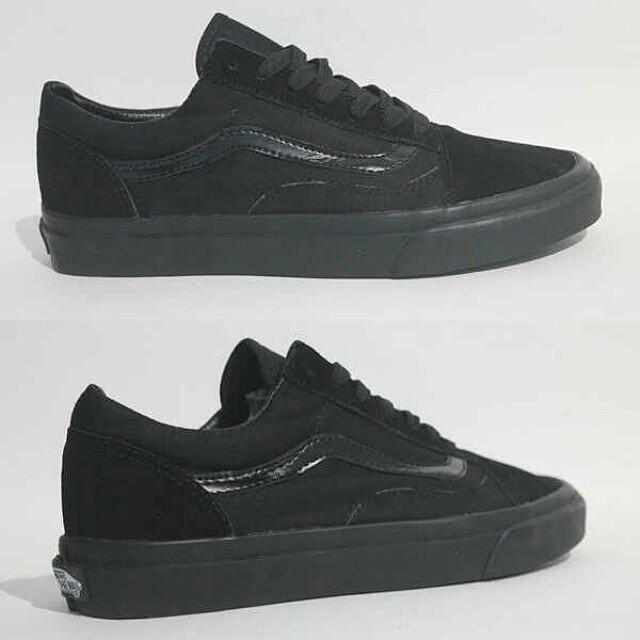 1ca015c1a40 terjual sepatu vans zapato black and white