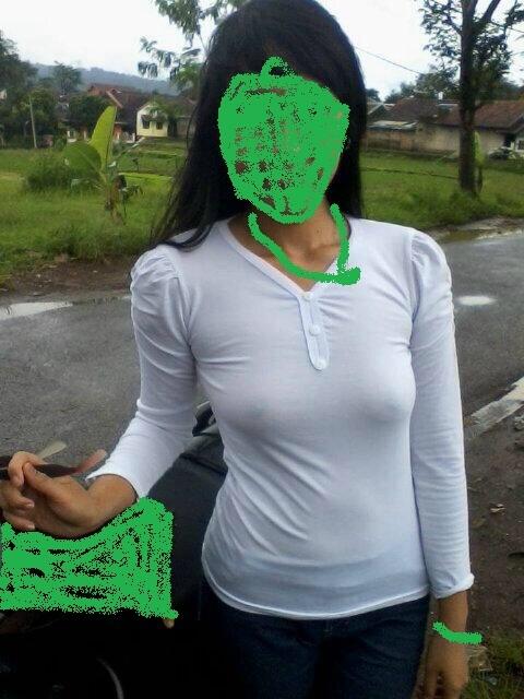 &#91;Help&#93; Ada yg aneh sama foto ini,..tapi apa yaaa????!!,,.