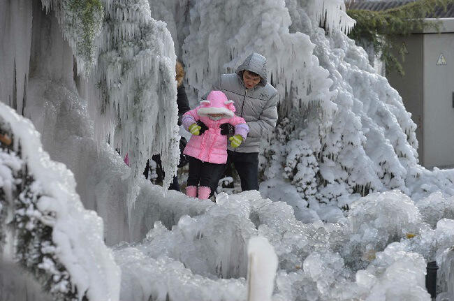 Apa yg terjadi jika pipa air pecah dan menyemburkan airnya ditemperatur -5.6°C ?