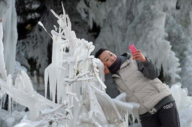 Apa yg terjadi jika pipa air pecah dan menyemburkan airnya ditemperatur -5.6°C ?