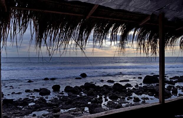 Jelajah pegunungan &amp; pantai menganti (samudera Hindia)