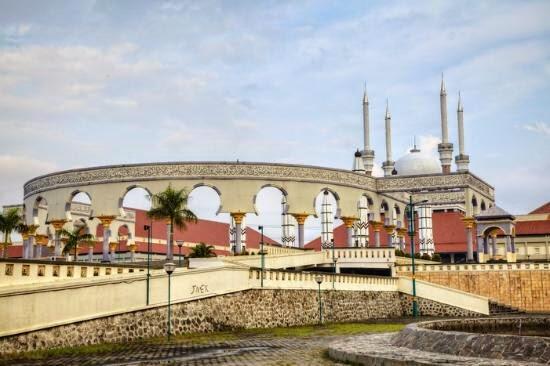 Bersepeda Melewati Tempat-tempat Menarik di Kota Semarang