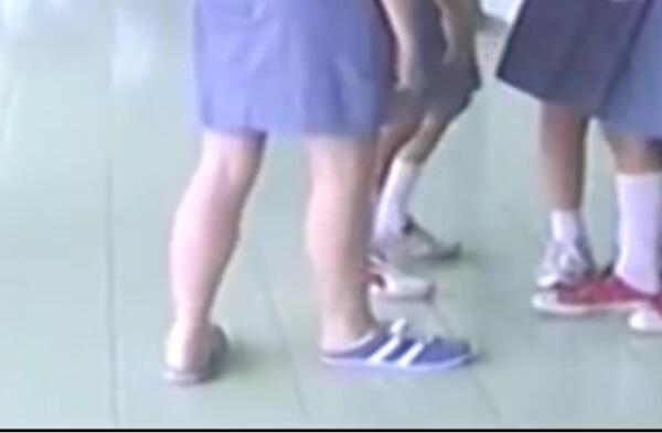 tanya merk sepatu dan tas ini gan