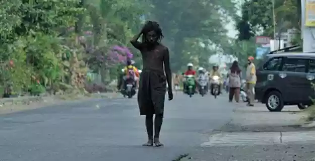 males nya kalo mau lewat bginian!!!