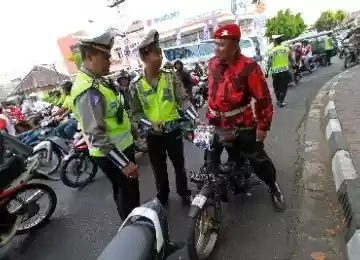 males nya kalo mau lewat bginian!!!
