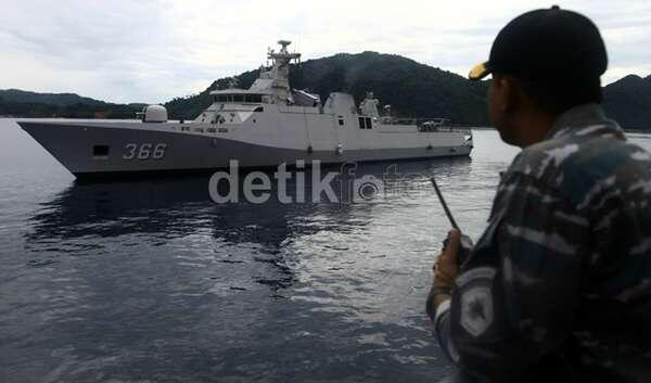 FOTO: TNI AL Ledakkan Kapal Vietnam Pencuri Ikan