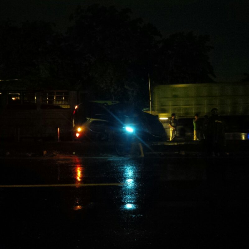 Kecelakaan Mobil @Semarang Arteri Yos Sudarso